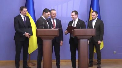 У Кабінеті Міністрів відбулося підписання контракту щодо будівництва мосту в Запоріжжі
