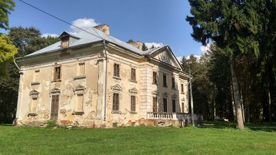Зникли Євангеліє, кольчуга, бивень мамонта: на Рівненщині обікрали музей