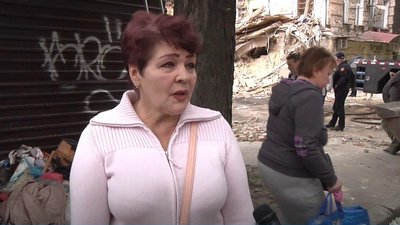 Мешканка будинку Віра шукає свого кота. Мешканка будинку Віра шукає свого кота.