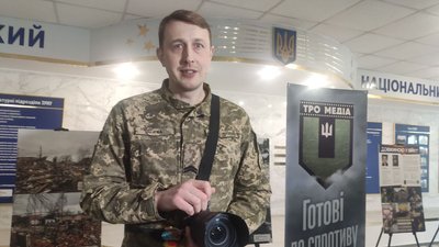 Олег Пальчик, співавтор фотоекспозиції "Довжиною у війну" всеукраїнського туру "Дні кіно від ТРО" Олег Пальчик, співавтор фотоекспозиції "Довжиною у війну" всеукраїнського туру "Дні кіно від ТРО"