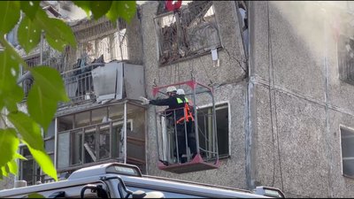 Як відбуваються пошуково-рятувальні роботи на завалах будинку в Миколаєві Як відбуваються пошуково-рятувальні роботи на завалах будинку в Миколаєві
