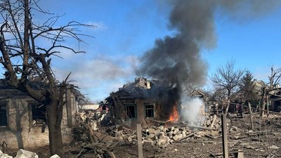 Російські військові скинули авіабомбу на Торецьк, є поранені