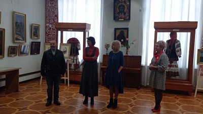 У Сумах презентували виставку робіт Костянтина Власовського "Художник у провінції" У Сумах презентували виставку робіт Костянтина Власовського "Художник у провінції"