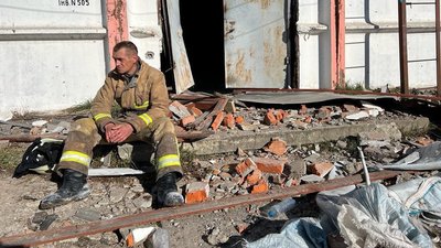 Обстріл Сумщини російськими ракетами: є загиблі та поранені, під завалами залишаються близько чотирьох людей Обстріл Сумщини російськими ракетами: є загиблі та поранені, під завалами залишаються близько чотирьох людей