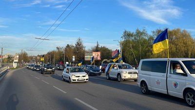 Траурний кортеж прямує центральними вулицями Траурний кортеж прямує центральними вулицями