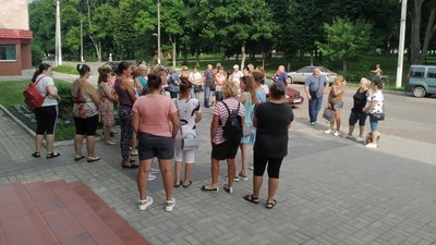 На Сумщині виступили проти переселення вихованців психоневрологічного інтернату до приміщення школи На Сумщині виступили проти переселення вихованців психоневрологічного інтернату до приміщення школи