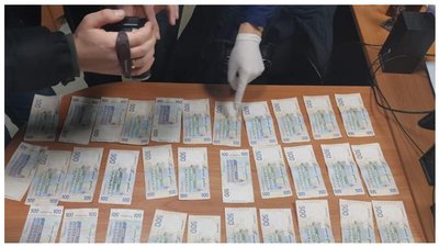 Заступника начальника відділу державної виконавчої служби у Запоріжжі викрили на хабарі