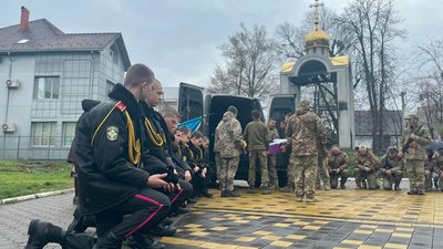У Мукачеві попрощалися із полеглим на війні Артемом Шелегедою У Мукачеві попрощалися із полеглим на війні Артемом Шелегедою