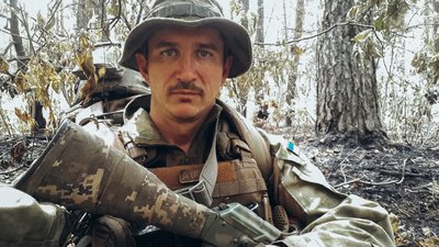 Змінив камеру на стрілецьку зброю: як на Харківщині воює телеоператор Микола Щиров Змінив камеру на стрілецьку зброю: як на Харківщині воює телеоператор Микола Щиров