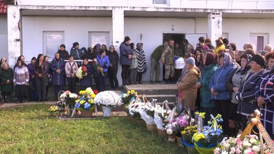 На Івано-Франківщині попрощалися із бойовою медикинею Мар'яною Тряско на позивний Квітка На Івано-Франківщині попрощалися із бойовою медикинею Мар'яною Тряско на позивний Квітка