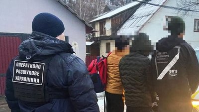 Шістьох іноземців без документів виявили правоохоронці на Закарпатті Шістьох іноземців без документів виявили правоохоронці на Закарпатті