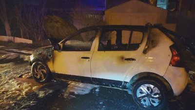 На Одещині через проблеми з електропроводкою спалахнув автомобіль