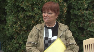 Жителька Ізюма Валентина Сікун приїхала до Чемеровець з трьома онуками, якими опікується. Родина потребує і матеріальної, і моральної підтримки. Жителька Ізюма Валентина Сікун приїхала до Чемеровець з трьома онуками, якими опікується. Родина потребує і матеріальної, і моральної підтримки.