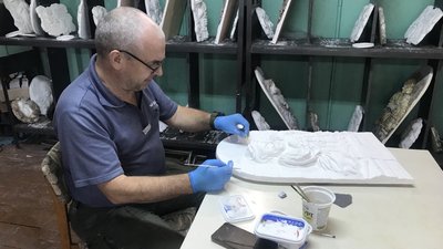 Барельєфні "Ікони пам'яті загиблим за Незалежність України" знову виготовляють у Житомирі Барельєфні "Ікони пам'яті загиблим за Незалежність України" знову виготовляють у Житомирі