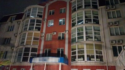 У Рівному кинули вибухівку під двері бізнес-центру У Рівному кинули вибухівку під двері бізнес-центру