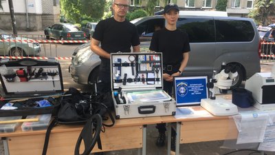 У Житомирі поліцейські організували "Безпекове містечко", де проводили зустрічі з дітьми У Житомирі поліцейські організували "Безпекове містечко", де проводили зустрічі з дітьми