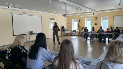 Як психологічно підтримати себе: у Миколаєві військова капеланка зустрілась з родинами полонених Як психологічно підтримати себе: у Миколаєві військова капеланка зустрілась з родинами полонених