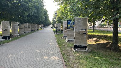 У Полтаві встановлять додаткові 75 щитів памʼяті на Каштановій алеї У Полтаві встановлять додаткові 75 щитів памʼяті на Каштановій алеї
