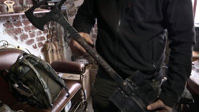 Кована сокира, що трансформується у лопату Кована сокира, що трансформується у лопату
