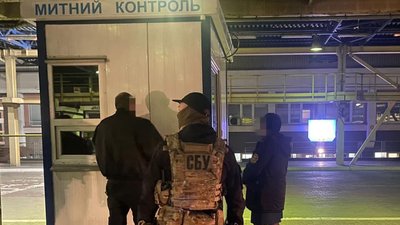 На Львівщині двох митників підозрюють в організації корупційної схеми