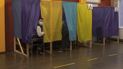 Черги, натовп або ж порожні дільниці: як голосують у Черкасах Черги, натовп або ж порожні дільниці: як голосують у Черкасах