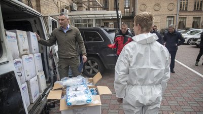 Київських рятувальників забезпечили 1000 захисних комбінезонів — Кличко Київських рятувальників забезпечили 1000 захисних комбінезонів — Кличко