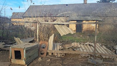 Армія РФ вдарила артилерією та дронами по Нікопольському району Дніпропетровщини: поранено жінку
