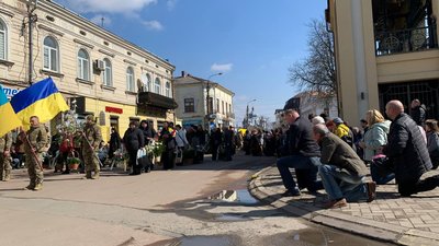 У Коломиї на Франківщині попрощалися з загиблими бійцями Олександром Ганущаком та Андрієм Чемерисом У Коломиї на Франківщині попрощалися з загиблими бійцями Олександром Ганущаком та Андрієм Чемерисом