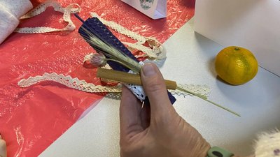 У Вінниці для переселенців провели майстер-клас з декорування свічки У Вінниці для переселенців провели майстер-клас з декорування свічки