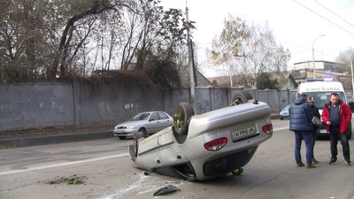 В районі центрального автовокзалу Запоріжжя зіткнулися дві легкових автівки