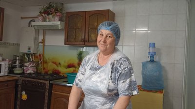 Волонтерки з Житомирщини щотижня роблять понад 500 енергетичних батончиків для ЗСУ Волонтерки з Житомирщини щотижня роблять понад 500 енергетичних батончиків для ЗСУ