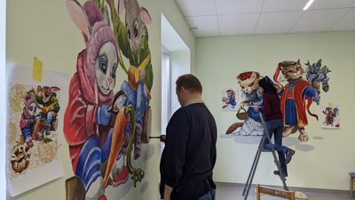 В Умані розмалювали приміщення дитячої поліклініки В Умані розмалювали приміщення дитячої поліклініки