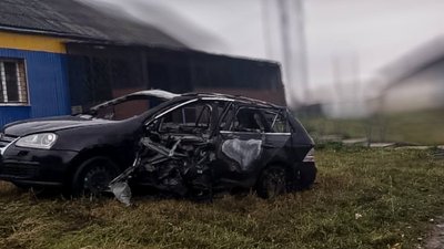 Авто, в яке влучив дрон