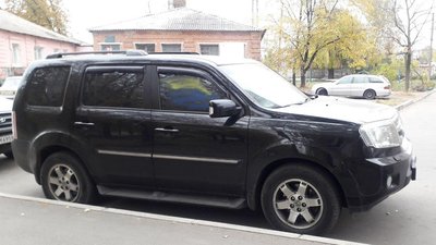 "Обмалювали жовтою та синьою фарбами, подряпали та пробили колеса". У Сумах пошкодили автомобілі "Обмалювали жовтою та синьою фарбами, подряпали та пробили колеса". У Сумах пошкодили автомобілі
