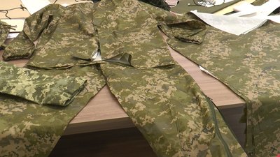 На Івано-Франківщину евакуювалася фабрика з пошиття військового одягу На Івано-Франківщину евакуювалася фабрика з пошиття військового одягу