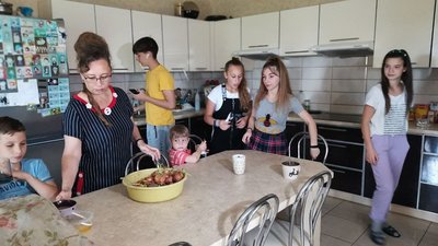 "Їхали взагалі в нікуди": історія багатодітної родини із Слов’янська, яка мешкає біля Полтави