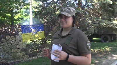 Караоке-батл проходитиме у три етапи. На Донеччині відбувся перший тур військового караоке