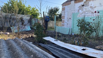 Допомогли 400 родинам. У Марганці на Дніпропетровщині видають гроші людям, чиє майно постраждало від обстрілів