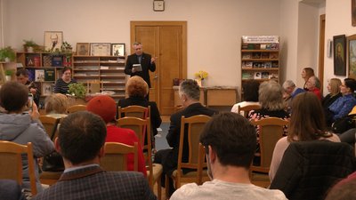 В Івано-Франківську презентували книгу про знаних театралів Прикарпаття