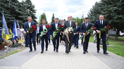 В Ужгороді вшанували пам'ять полеглих захисників України та героїв угорської революції