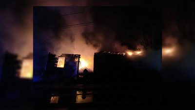 Пожежа в осередку волонтерів у Мені на Чернігівщині Пожежа в осередку волонтерів у Мені на Чернігівщині