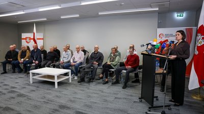 У звільнених політв'язнів у КДБ Білорусі відібрали паспорти