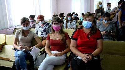 У Житомирі мобільні бригади медиків навчали правилам використання вакцини Moderna