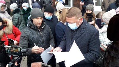 У Кременчуці протестували проти закриття дитсадків та скасування пільг на проїзд для учнів