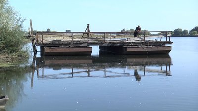 Паром в селі Мезин.