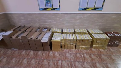 26 ящиків сигарет покинули контрабандисти на кордоні з Румунією