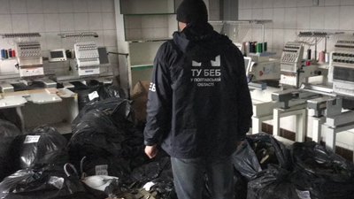 На Полтавщині виявили цех, де шили одяг з підробленими марками брендів На Полтавщині виявили цех, де шили одяг з підробленими марками брендів