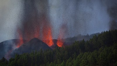 На Канарах вперше за 40 років прокинувся вулкан Кумбре Велья На Канарах вперше за 40 років прокинувся вулкан Кумбре Велья