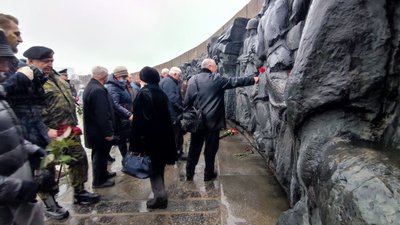 Покладання квітів з нагоди відзначення 78-ї річниці визволення Черкас від нацистських окупантів Покладання квітів з нагоди відзначення 78-ї річниці визволення Черкас від нацистських окупантів