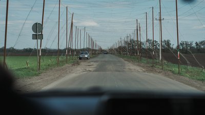 Антидронова сітка на дорозі